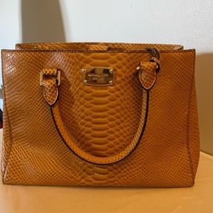 Michael kors purse